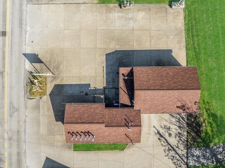 More Photos Of 212 Pine St, Jefferson Carwash For Sale