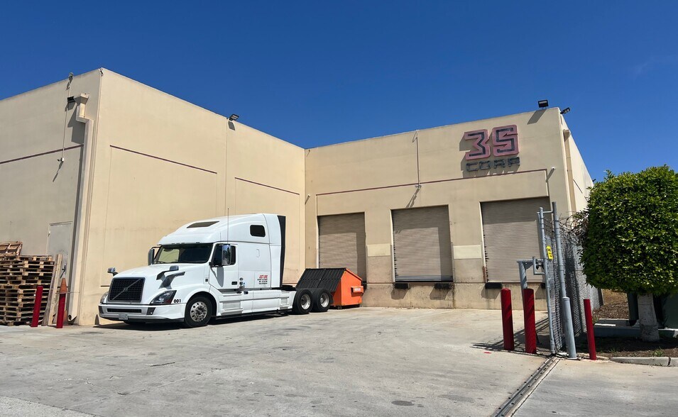 More Photos Of 1251 E Walnut St, Compton Manufacturing For Lease