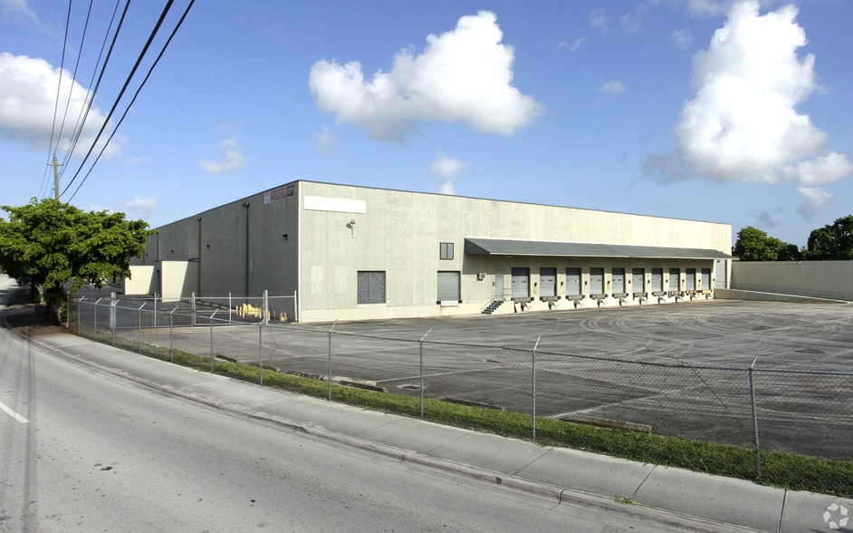 Primary Photo Of 6891 NW 74th St, Medley Manufacturing For Lease