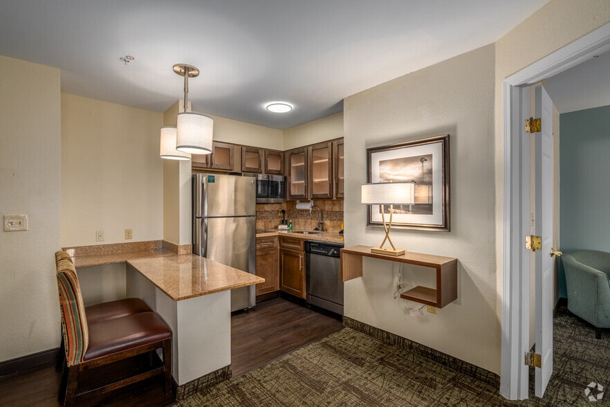 More Photos Of 520 I-35, Round Rock Hotel For Sale