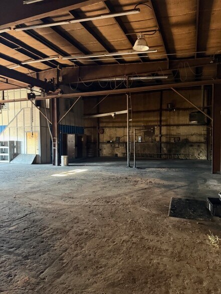 More Photos Of 211 Carolina St, Borger Industrial For Sale