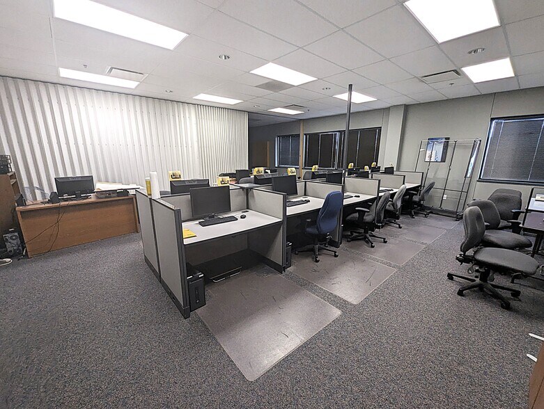 More Photos Of 3107 Shelby St, Harlan Office For Sale