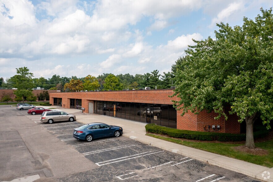 More Photos Of 21455 Melrose Ave, Southfield Unknown For Lease