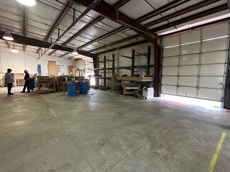 More Photos Of 913 E 75th Ave, Denver Unknown For Lease