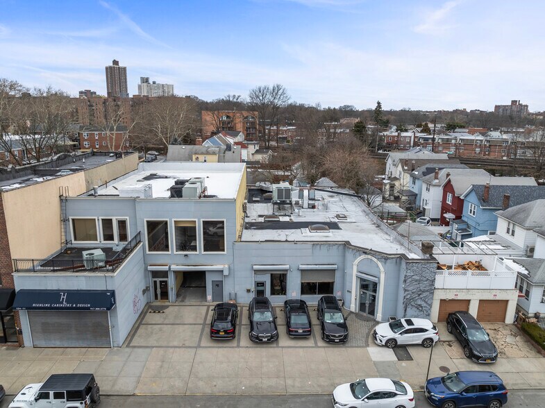 Primary Photo Of 12419 Metropolitan Ave, Kew Gardens General Retail For Lease