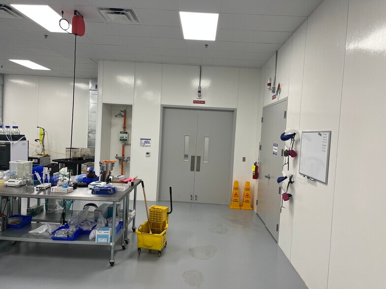 More Photos Of 112 E Industrial Blvd, Cleburne Warehouse For Sale