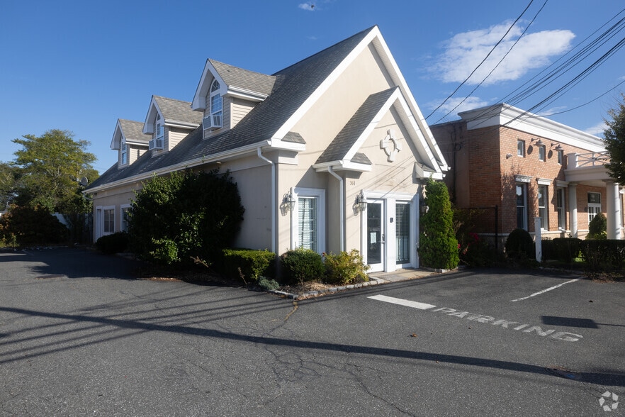 Primary Photo Of 361 Union Blvd, West Islip Office For Sale