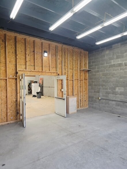 More Photos Of 2228 Dundee Rd, Louisville Freestanding For Sale