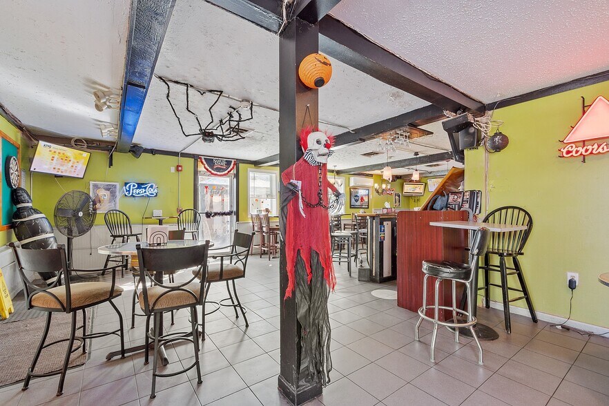 More Photos Of 42 Allenstown Rd, Pembroke Restaurant For Sale