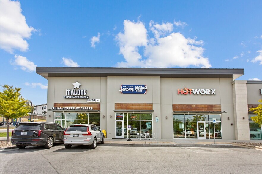 More Photos Of 635 University Blvd, Round Rock Storefront For Sale
