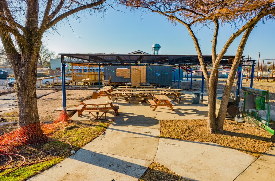 More Photos Of 1600 S General Mcmullen Dr, San Antonio Land For Lease