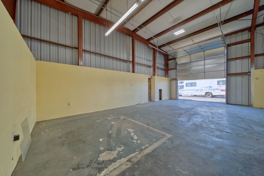 More Photos Of 800 Margaret St, Pahrump Manufacturing For Lease