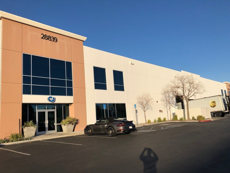 More Photos Of 28875 Industry Dr, Valencia Warehouse For Lease