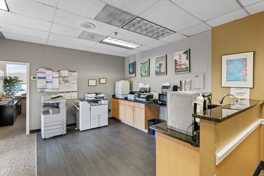 More Photos Of 20 Pidgeon Hill Dr, Sterling Medical For Sale