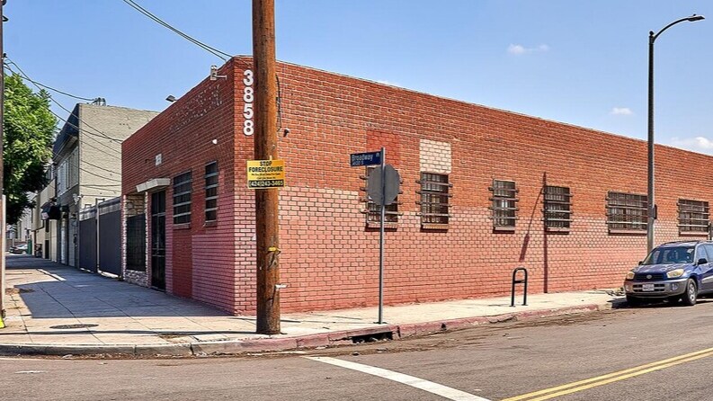 More Photos Of 3858 Broadway Pl, Los Angeles Warehouse For Lease