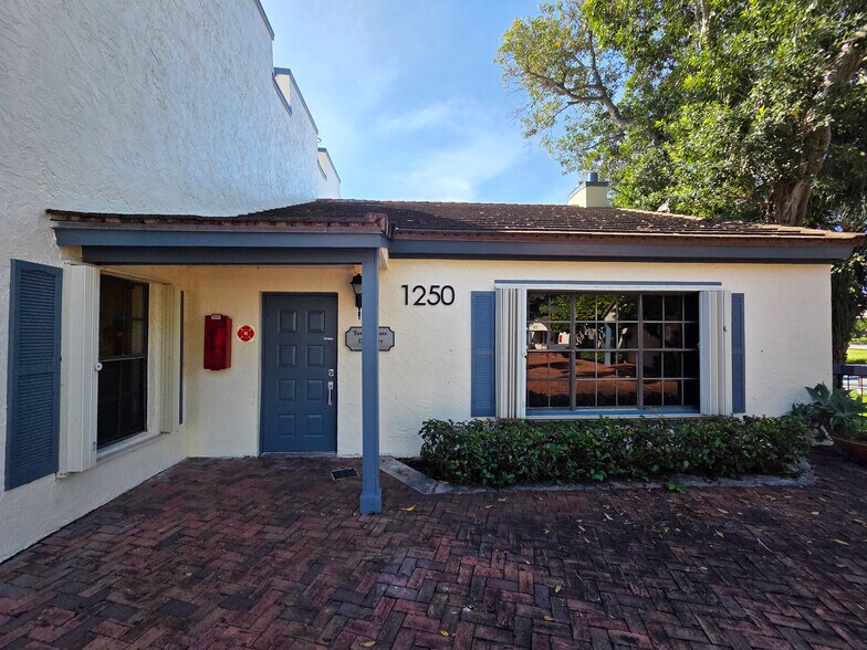 More Photos Of 1250 S Federal Hwy, Boynton Beach Office For Lease
