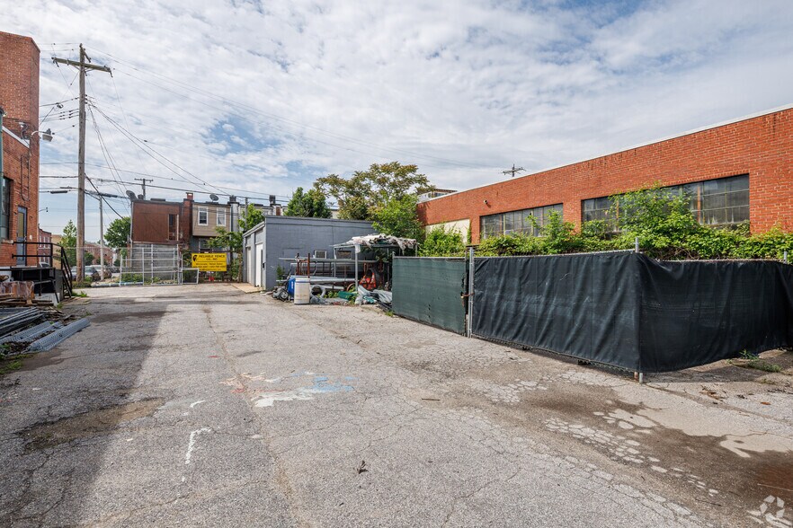More Photos Of 3021-3027 E Madison St, Baltimore Light Manufacturing For Lease