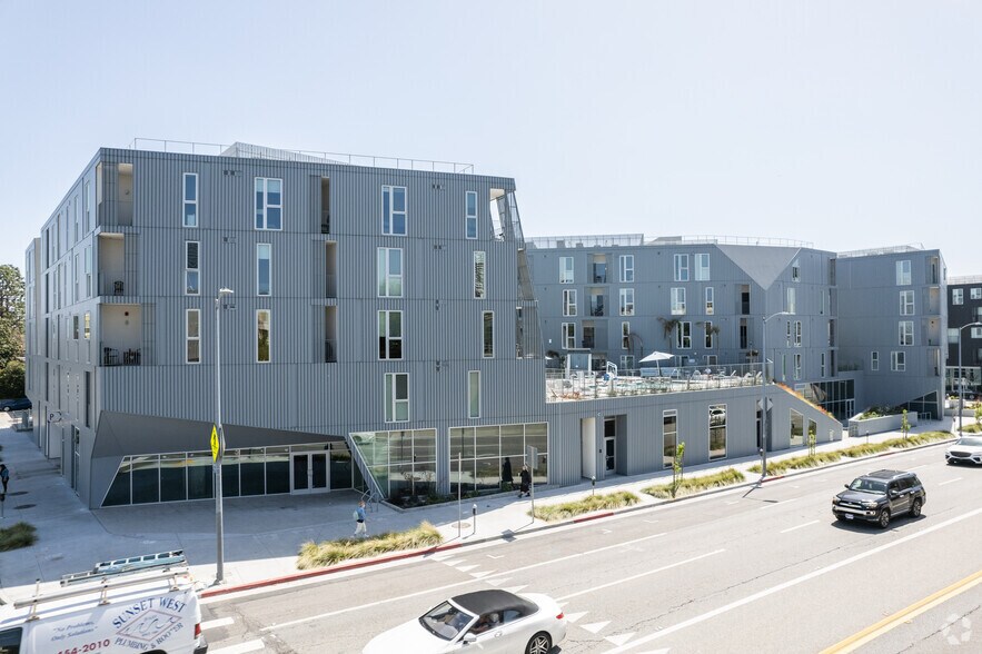 More Photos Of 11776 Santa Monica Blvd, Los Angeles Dormitory For Lease