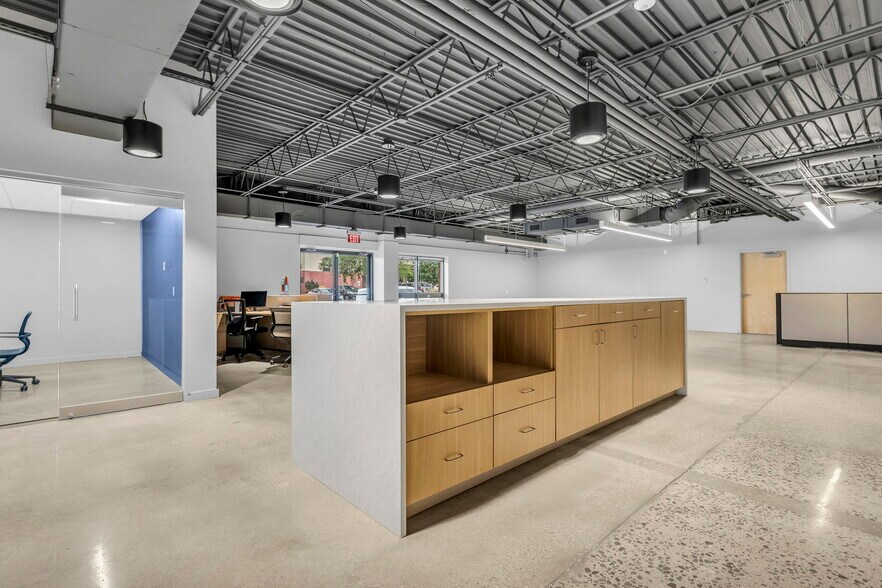 More Photos Of 10580 Barkley St, Overland Park Medical For Lease