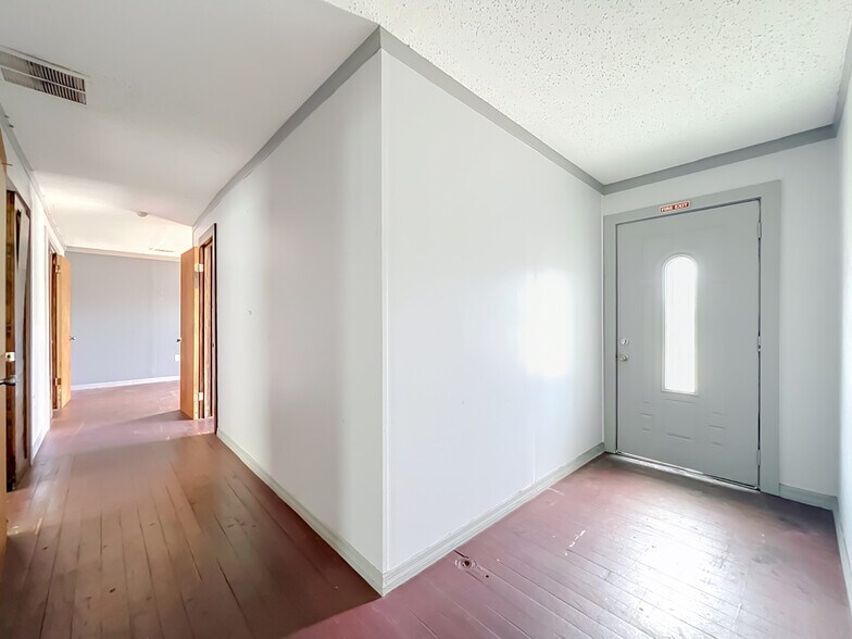 More Photos Of 180 S County Road 427, Longwood General Retail For Lease