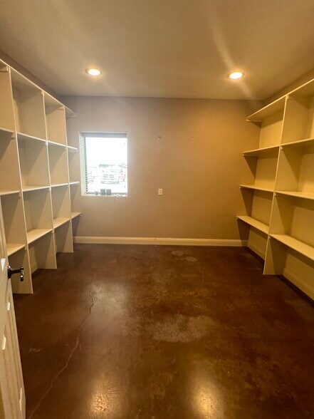 More Photos Of 6413 N State Highway 349, Midland Warehouse For Lease