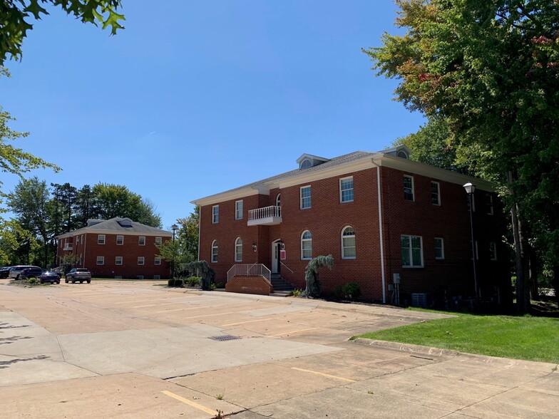 More Photos Of 308 N Cleveland Massillon Rd, Akron Office For Lease