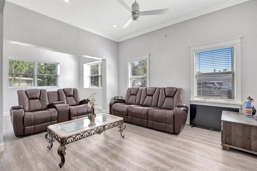 More Photos Of 901 W Las Olas Blvd, Fort Lauderdale Specialty For Sale