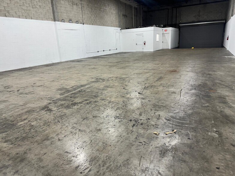 More Photos Of 1700-1744 NW 82nd Ave, Doral Warehouse For Lease
