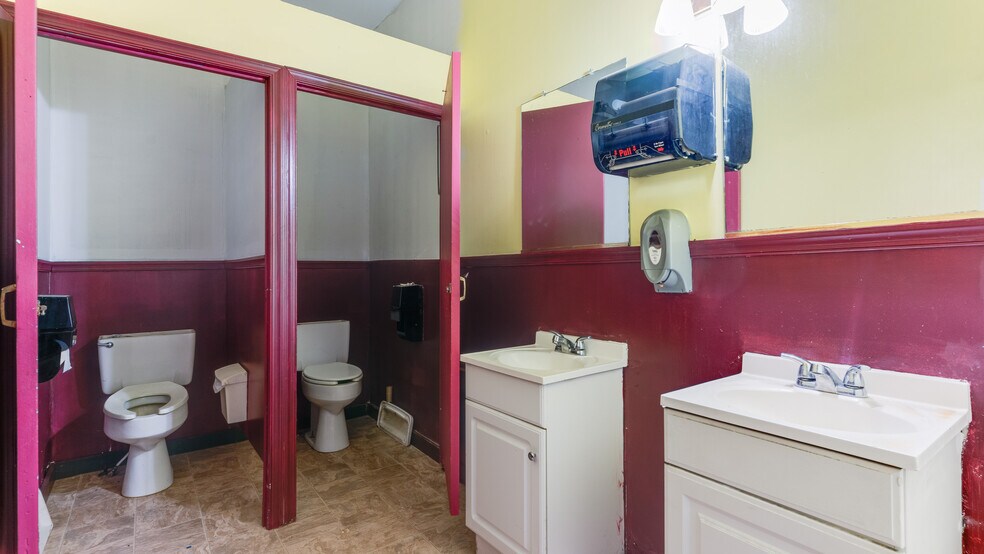 More Photos Of 11735 Hg Trueman Rd, Lusby Freestanding For Sale