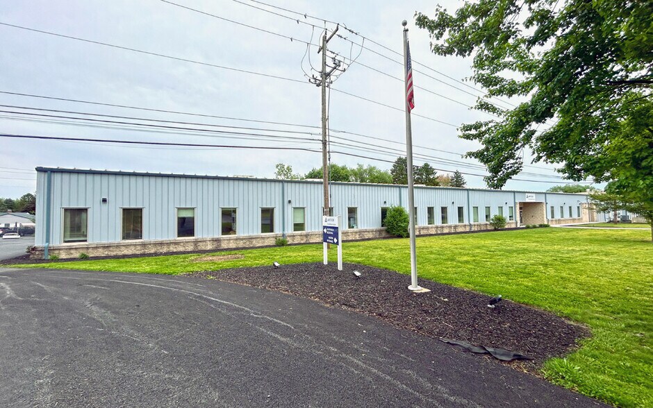 More Photos Of 453 Lincoln St, Carlisle Flex For Lease