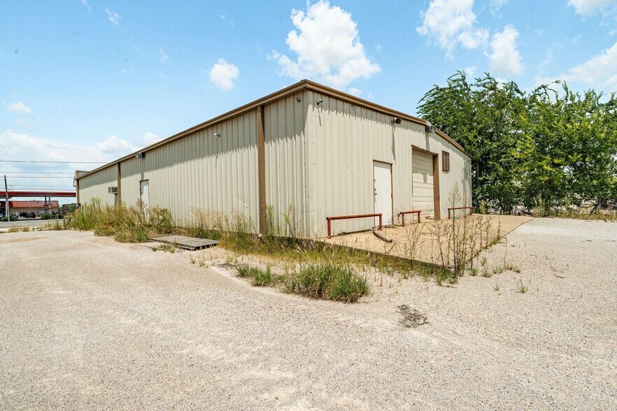 More Photos Of 1208 E Washington St, Stephenville Industrial For Sale