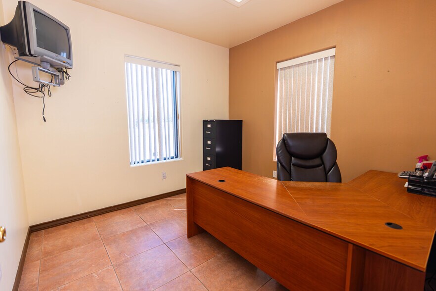 More Photos Of 101 E Crockett Ave, Alamo Office For Sale