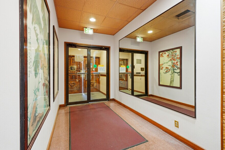 More Photos Of 9 S 1st St, Yakima Restaurant For Sale