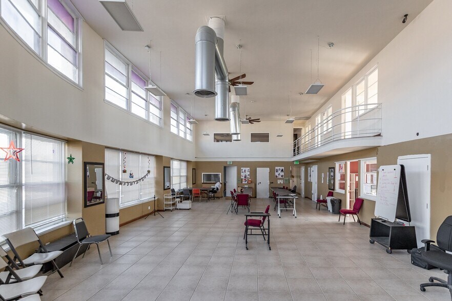 More Photos Of 5245 W San Fernando Rd, Los Angeles Showroom For Sale
