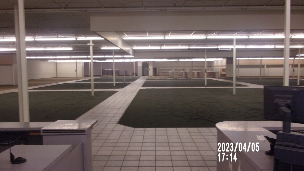 More Photos Of 1656 Martin Luther King Blvd N, Greenville Department Store For Sale