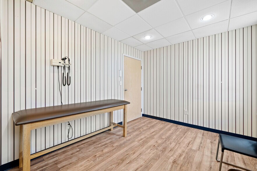 More Photos Of 3715 Main St, Bridgeport Medical For Sale