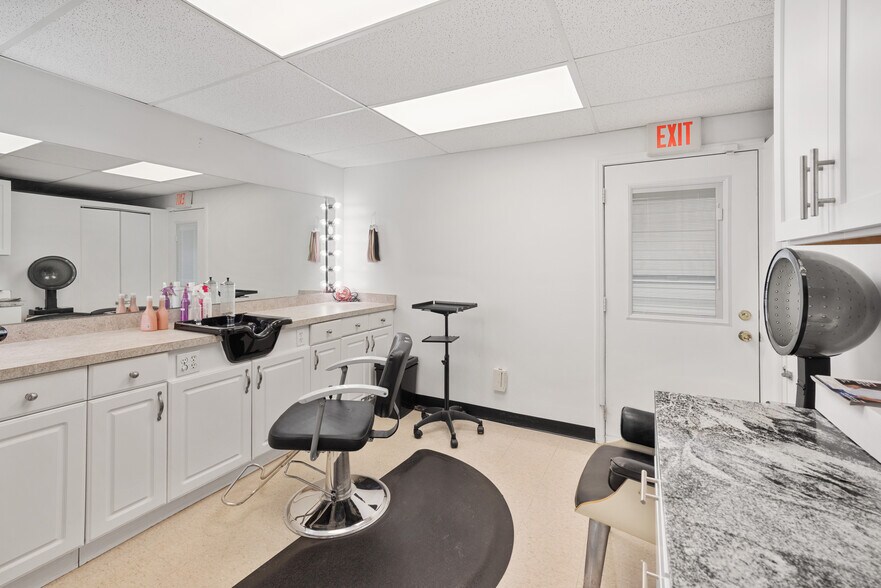 More Photos Of 4680 Dixie Hwy, Waterford Freestanding For Sale