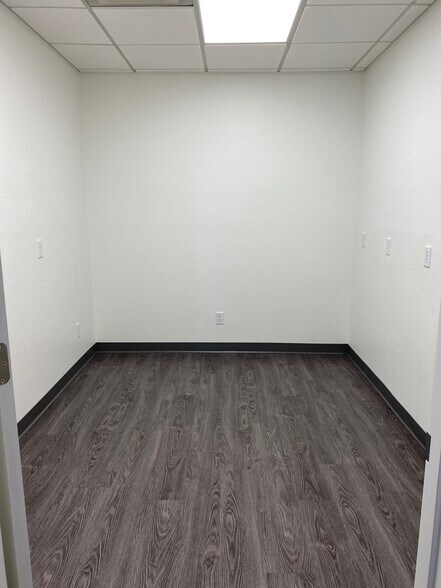 More Photos Of 5700 W Olive Ave, Glendale Medical For Lease