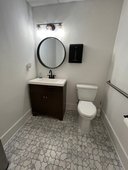 More Photos Of 295 W Crossville Rd, Roswell Office For Lease