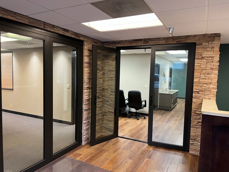 More Photos Of 1320 N Hancock St, Anaheim Showroom For Lease