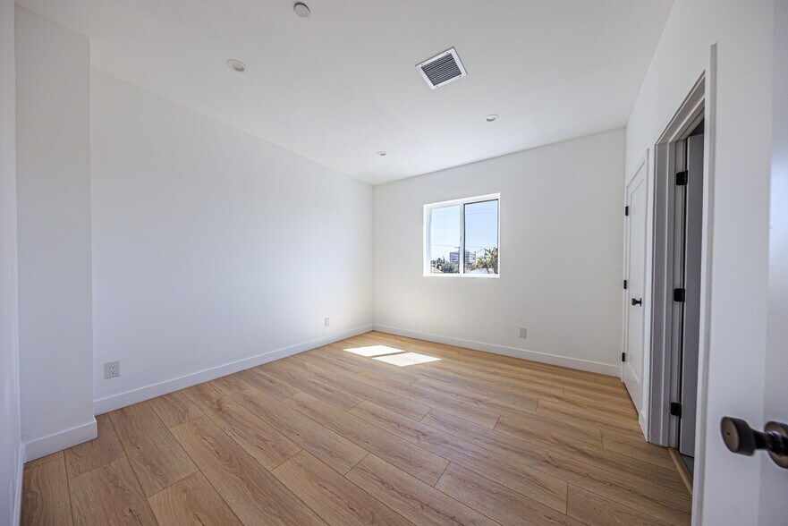 More Photos Of 1954-1958 Purdue Ave, Los Angeles Apartments For Sale