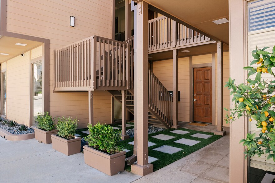 More Photos Of 2505 Canada Blvd, Glendale Office For Lease