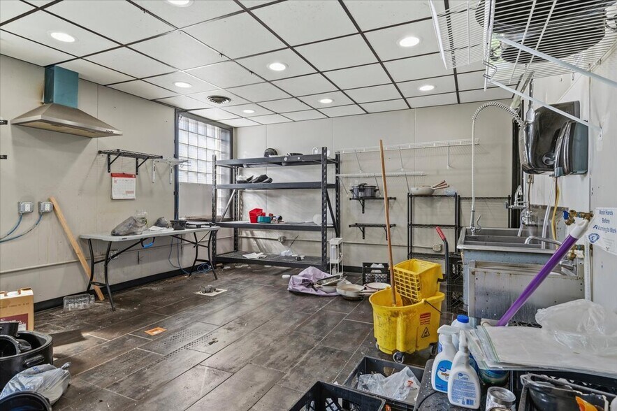 More Photos Of 406 E Adams St, Springfield Storefront Retail Residential For Sale
