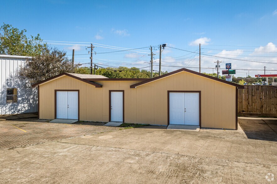 More Photos Of 4307 S Main St, Stafford General Retail For Lease