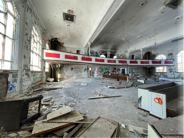 More Photos Of 335 W 14th St, Anderson Religious Facility For Sale