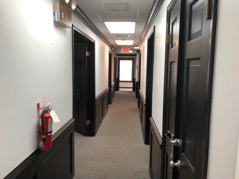 More Photos Of 11355 Pembrooke Sq, Waldorf Medical For Sale