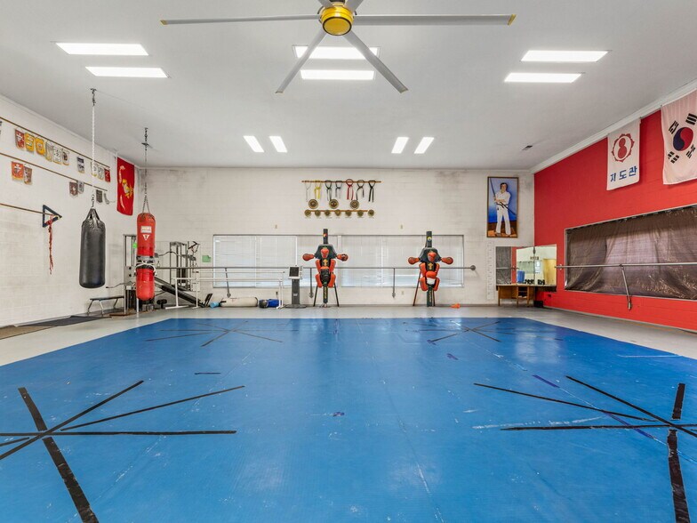 More Photos Of 11702 NE Halsey St, Portland Freestanding For Sale