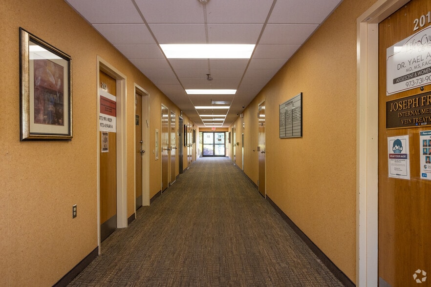 More Photos Of 81 Northfield Ave, West Orange Medical For Lease