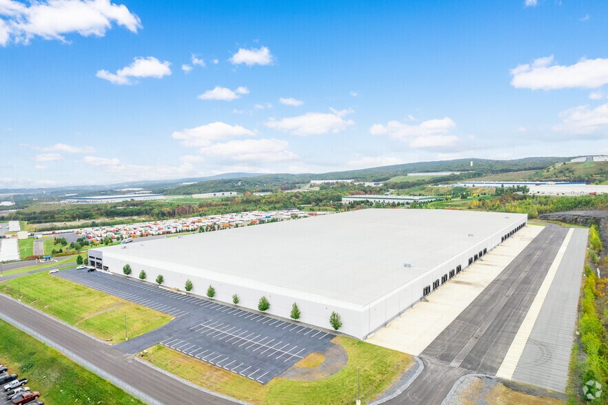 More Photos Of 325 Centerpoint Blvd, Jenkins Distribution For Lease