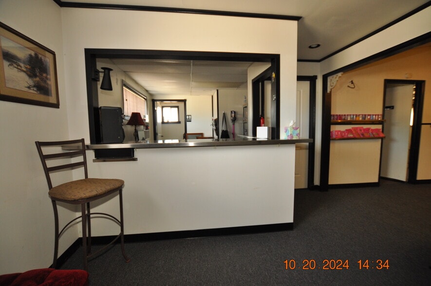 More Photos Of 15890 E Pine St, Tulsa Office For Sale